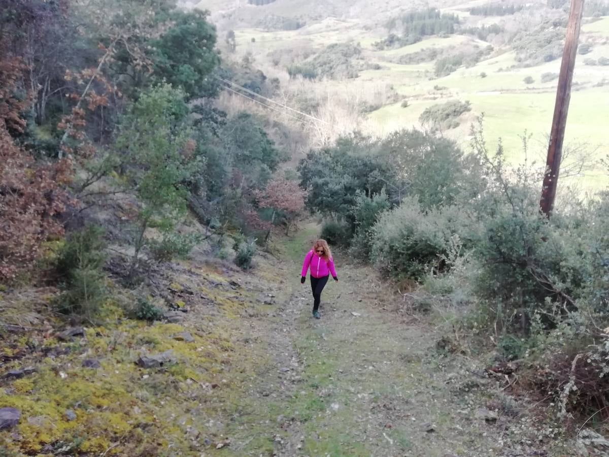 Senderista iniciando la subida a la Paré de Piasca