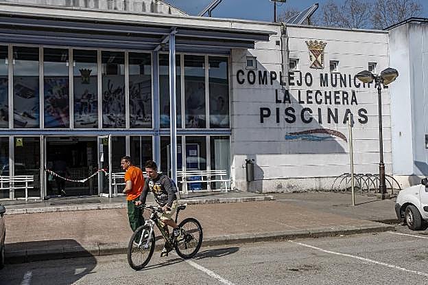 Algunos usuarios despistados se encontraron ayer las instalaciones cerradas y otros fueron a recoger pertenencias. 