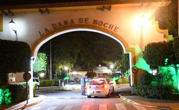 Entrada de la urbanización donde ha tenido lugar el suceso. 