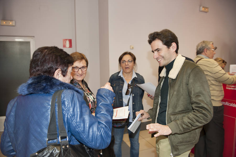 Los militantes del PSOE de Santander votan las propuestas de nombres para ser incluidas en las listas al Ayuntamiento, al Parlamento de Cantabria, al Congreso, al Senado y al Parlamento Europeo para las elecciones del 28 de abril y 26 de mayo.