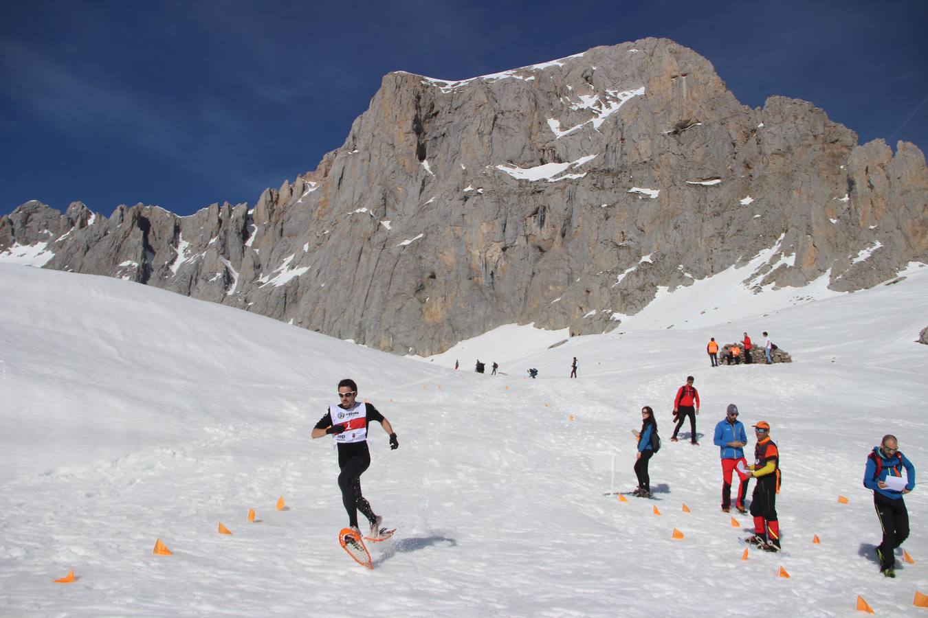 El campeonato de España de raquetas de nieve celebrado en los Picos de Europa volvió a ser un gran espectáculo.