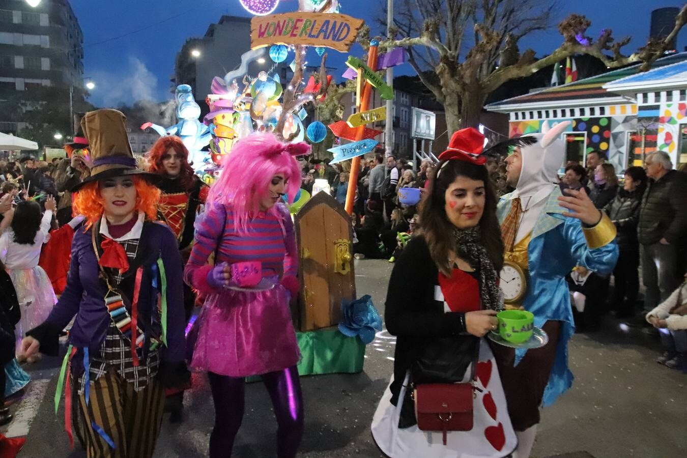 La villa pejina se vuelca con el carnaval.