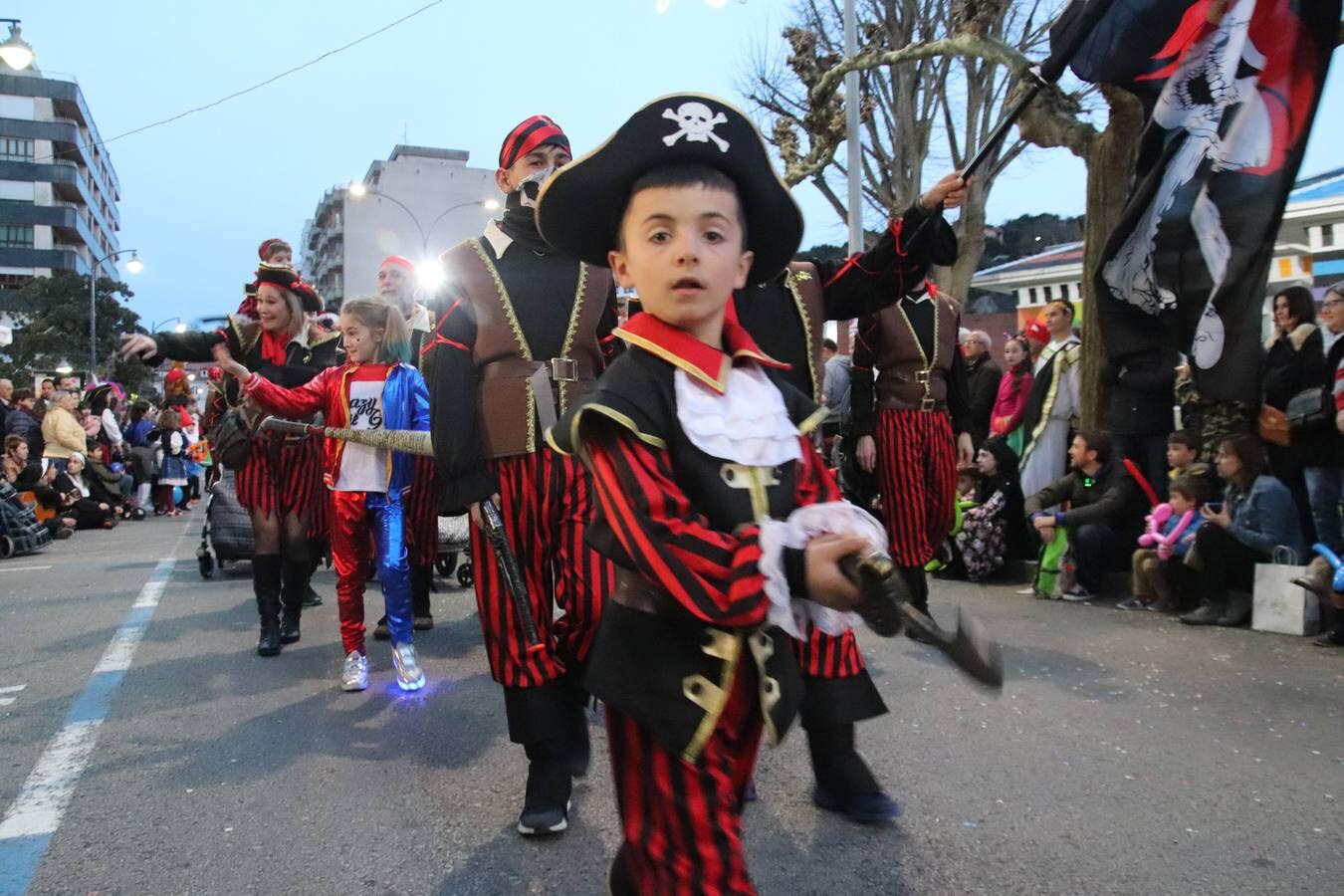 La villa pejina se vuelca con el carnaval.