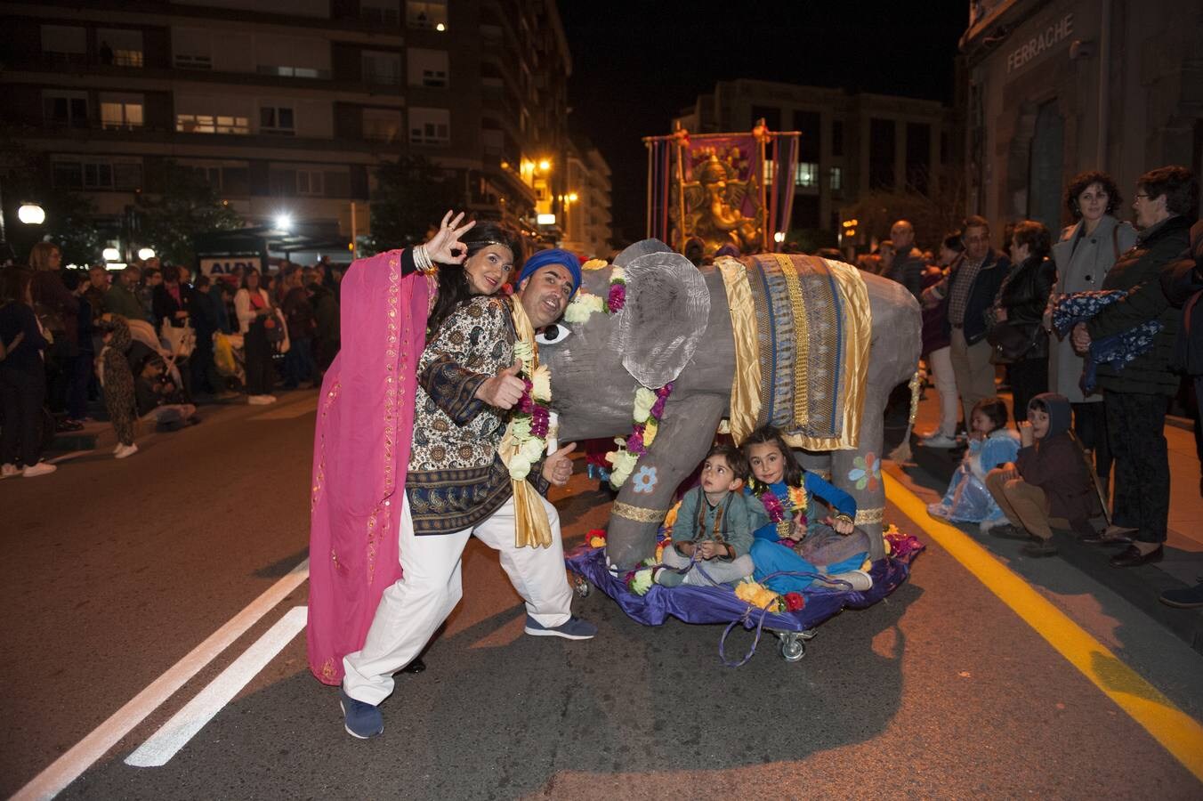 La capital del Besaya se llena de ambiente y color durante el carnaval.