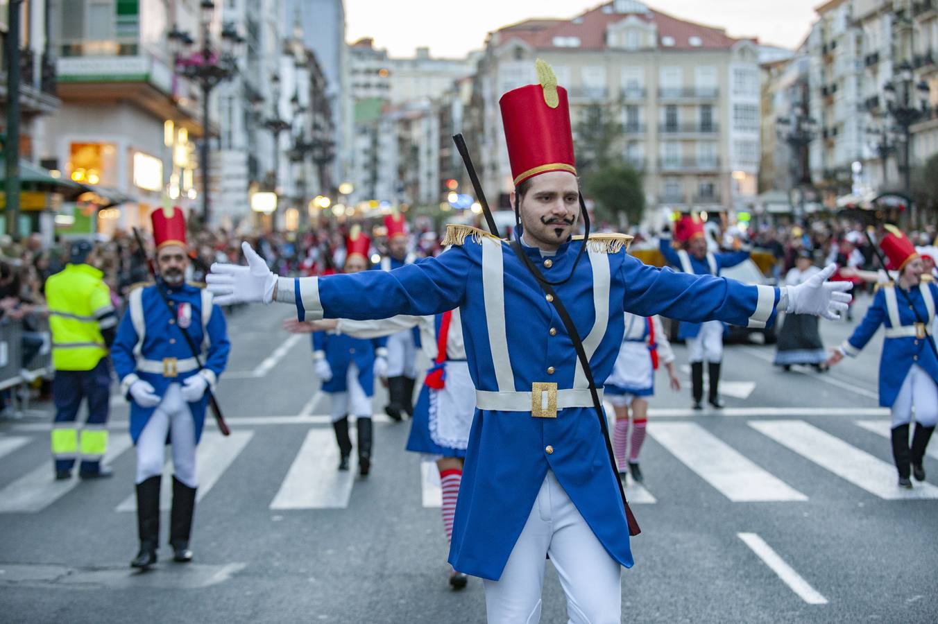 La capital cántabra se vuelca con la celebración del carnaval.