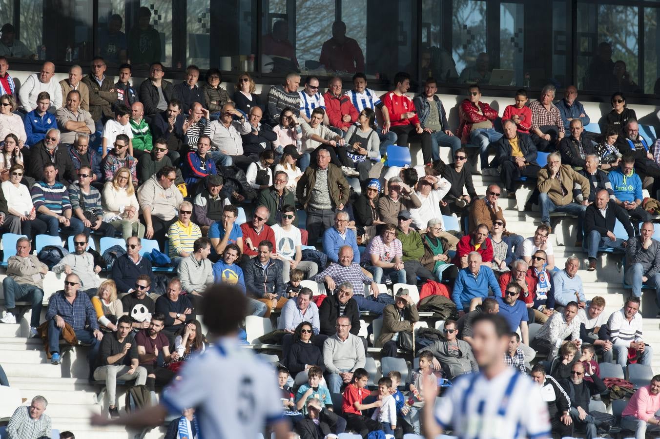 Los blanquiazules consiguen remontar en el último momento y consiguen una victoria que les permite seguir soñando con la permanencia.