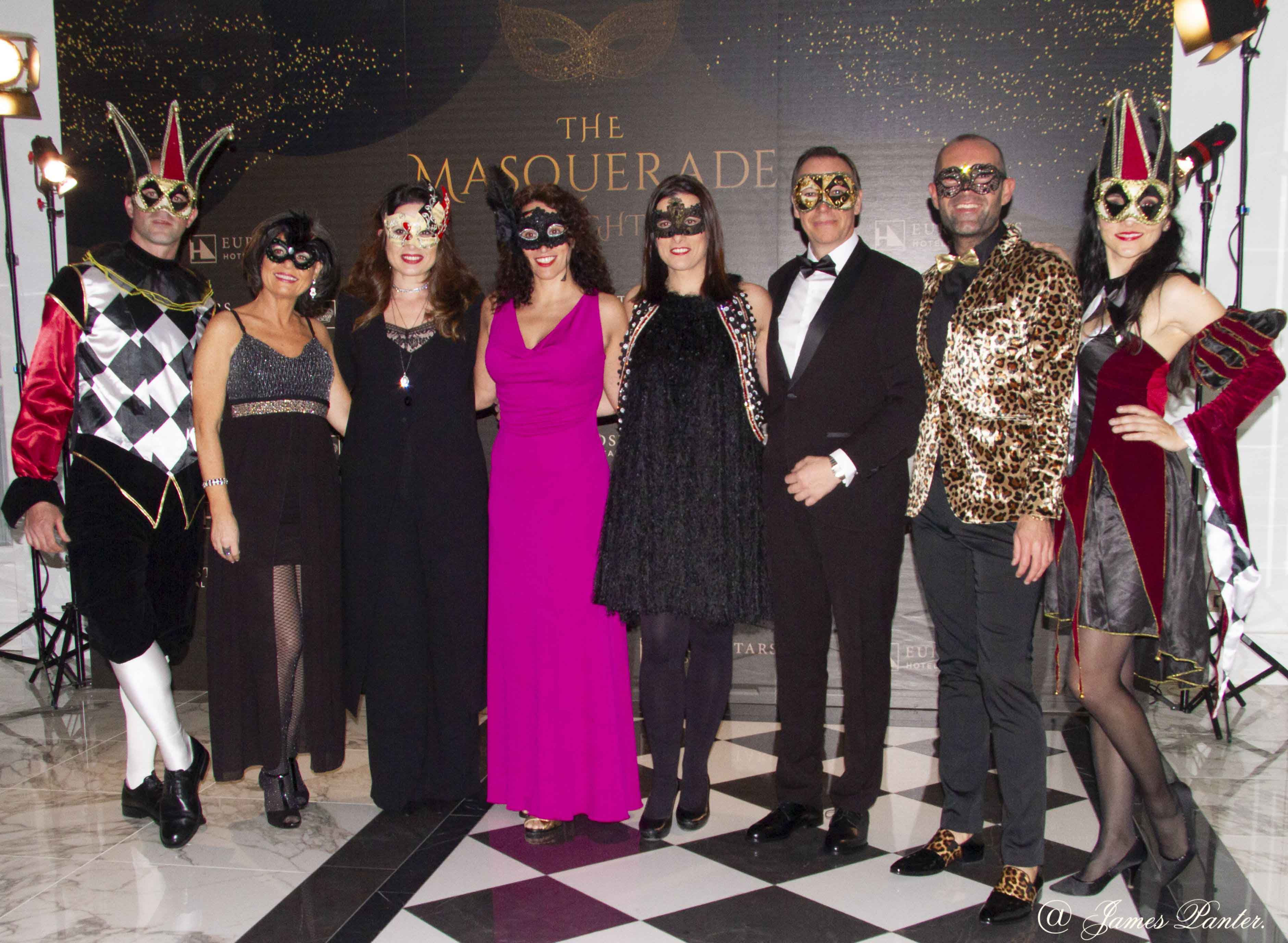 El Hotel Real organizó una cosmopolita fiesta de Carnaval con actuaciones en directo y premios para los mejores estilismos