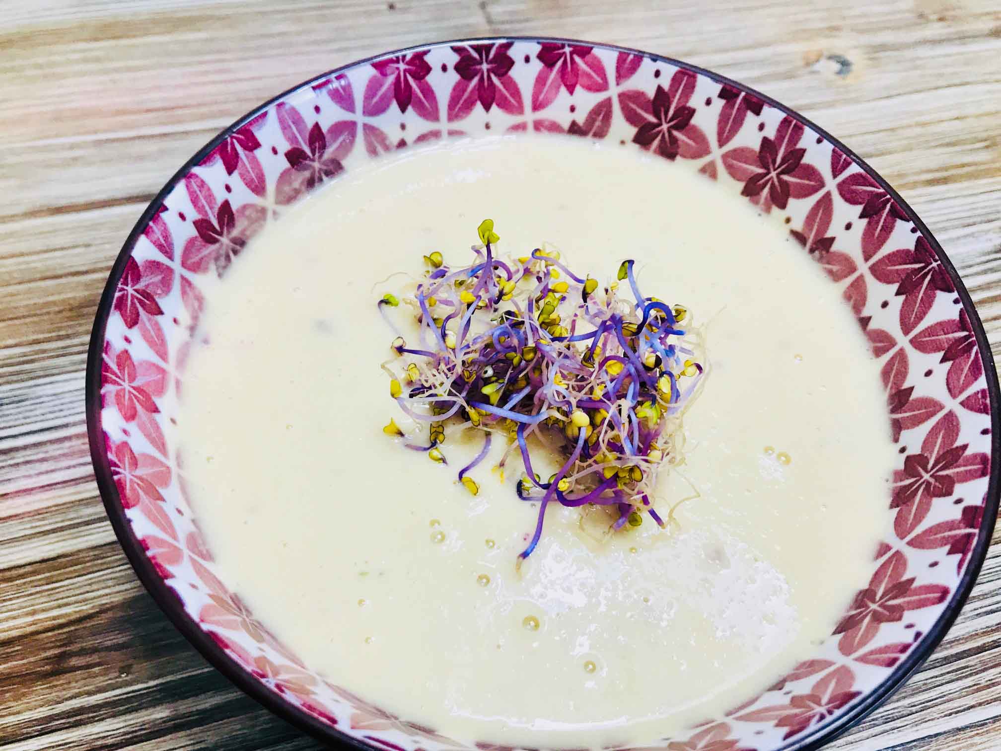 El gazpacho de garbanzos, listo para degustar.