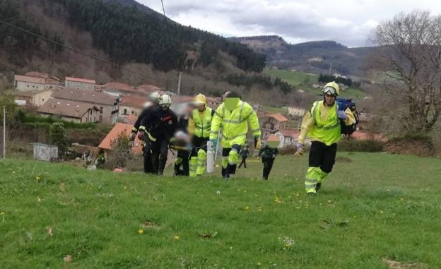 Herido un trabajador en Guriezo al caer de un poste eléctrico