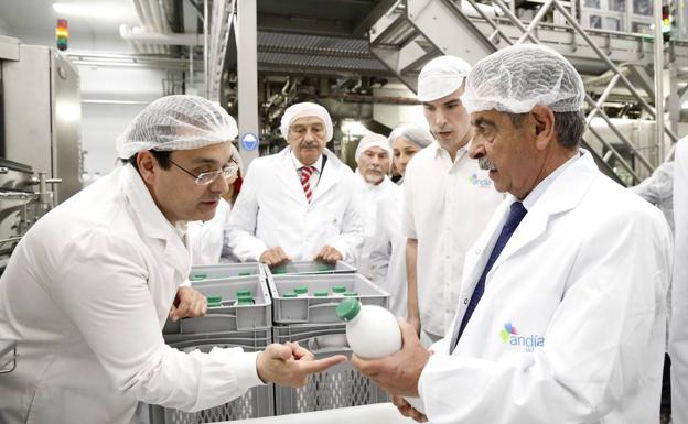 Andía Lácteos moderniza su maquinaria de embotellado de leche en Renedo