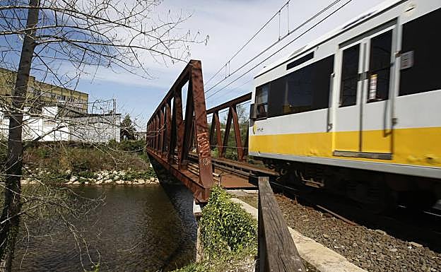 Puente del ferrocarril sobre el río Besaya.