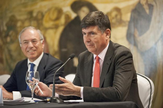 Miguel Antoñanzas y Manuel Pimentel durante la jornada organizada por la APD