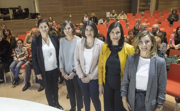 De izquierda a derecha, Cristina Pardo, María Luz Morán, Noemí Pastor, Gema Igual y Mariana Cores.