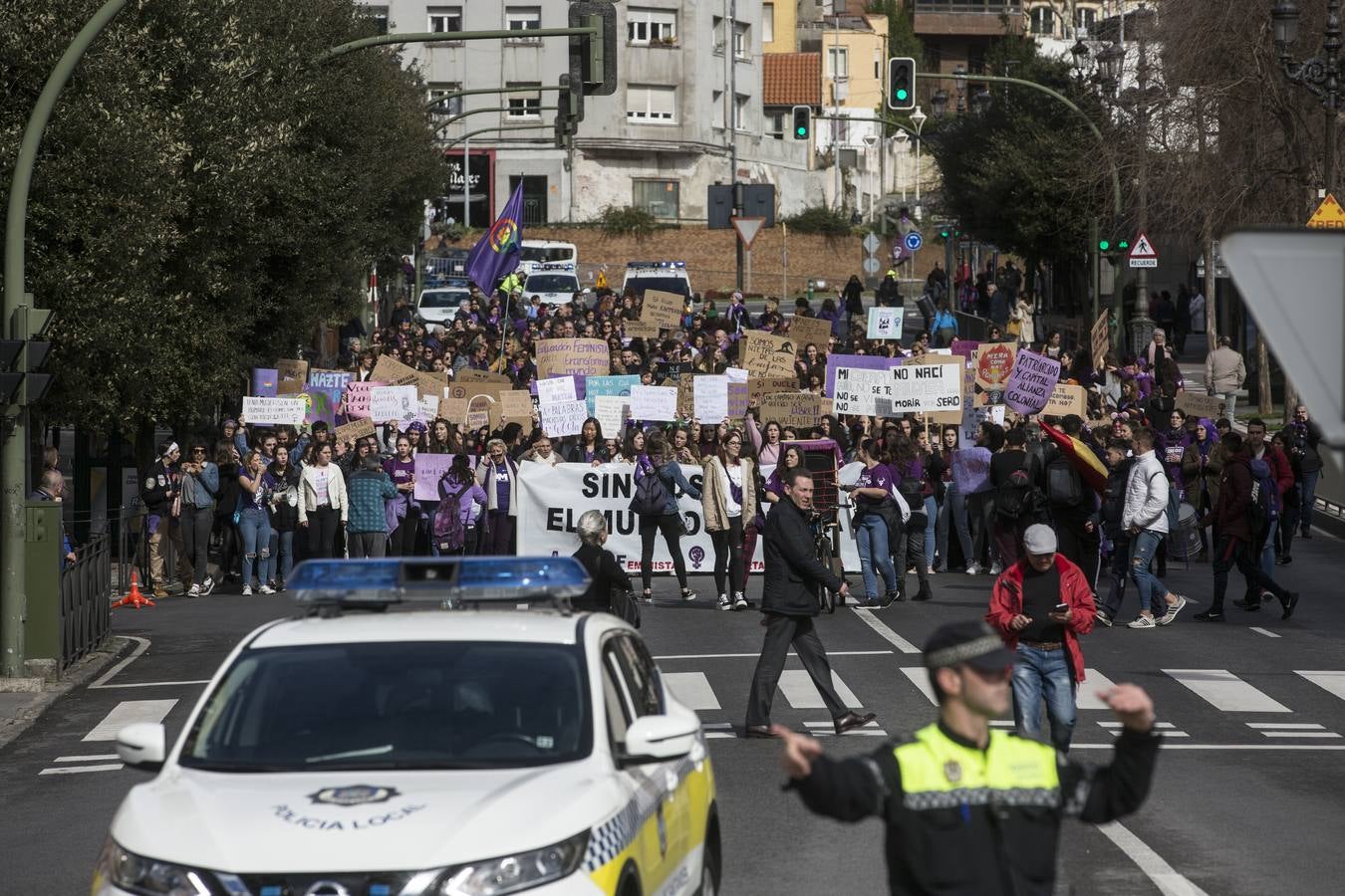 Pasacalles del 8 de marzo por las calles de Santander.