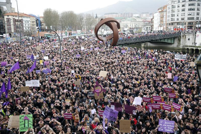 Una marea morada recorre todo el país para reivindicar la igualdad de género