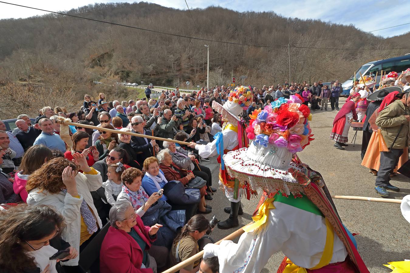 Fotos: Los zamarrones recorren el valle de Polaciones