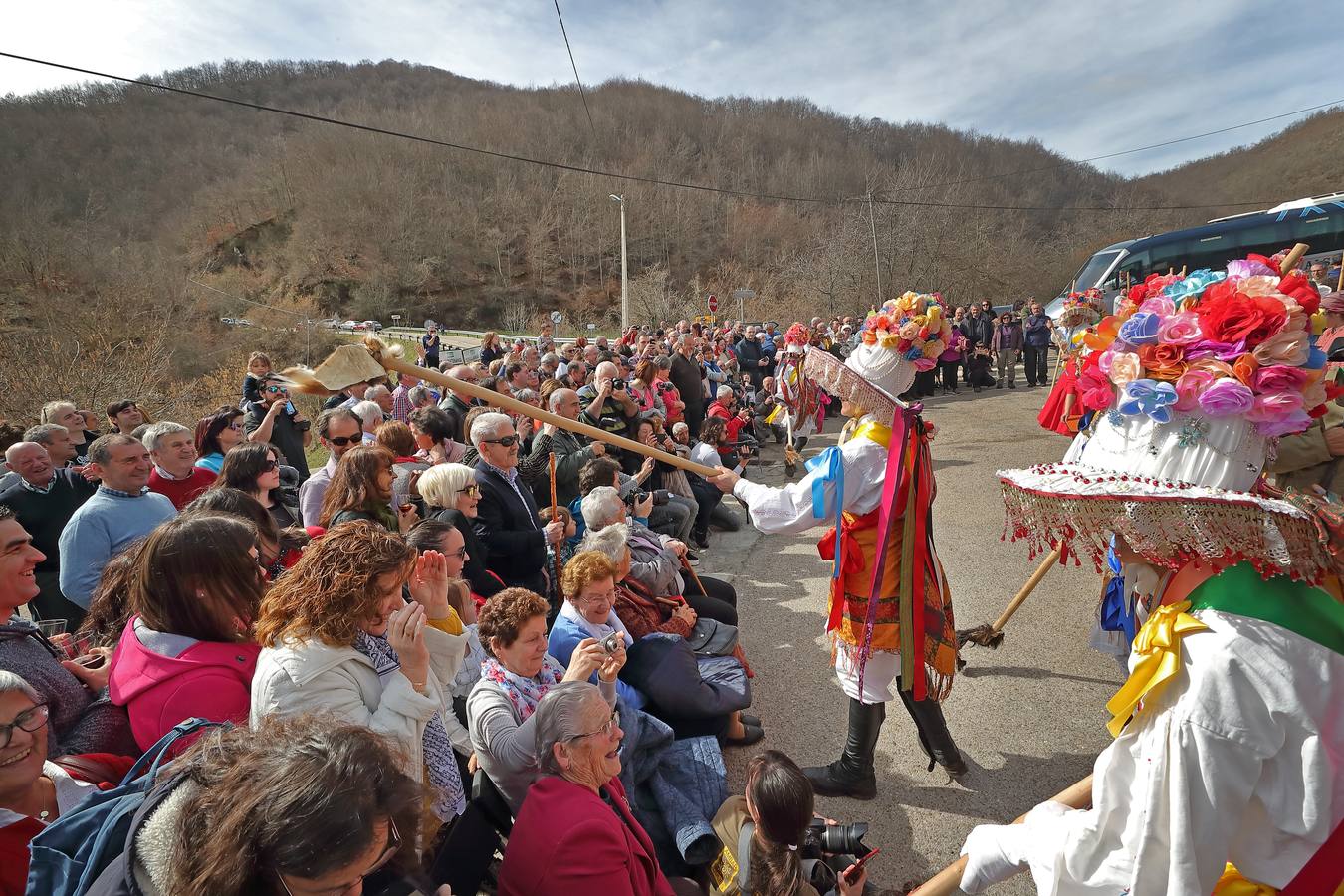 Fotos: Los zamarrones recorren el valle de Polaciones