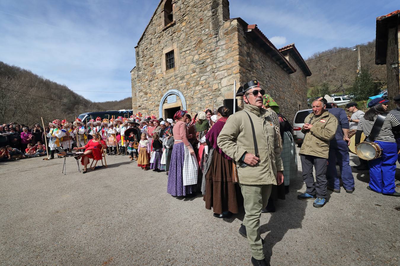 Fotos: Los zamarrones recorren el valle de Polaciones