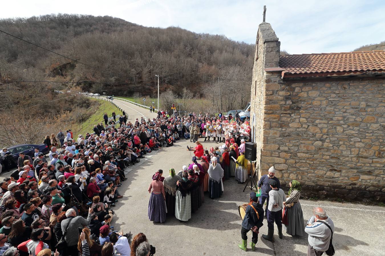 Fotos: Los zamarrones recorren el valle de Polaciones