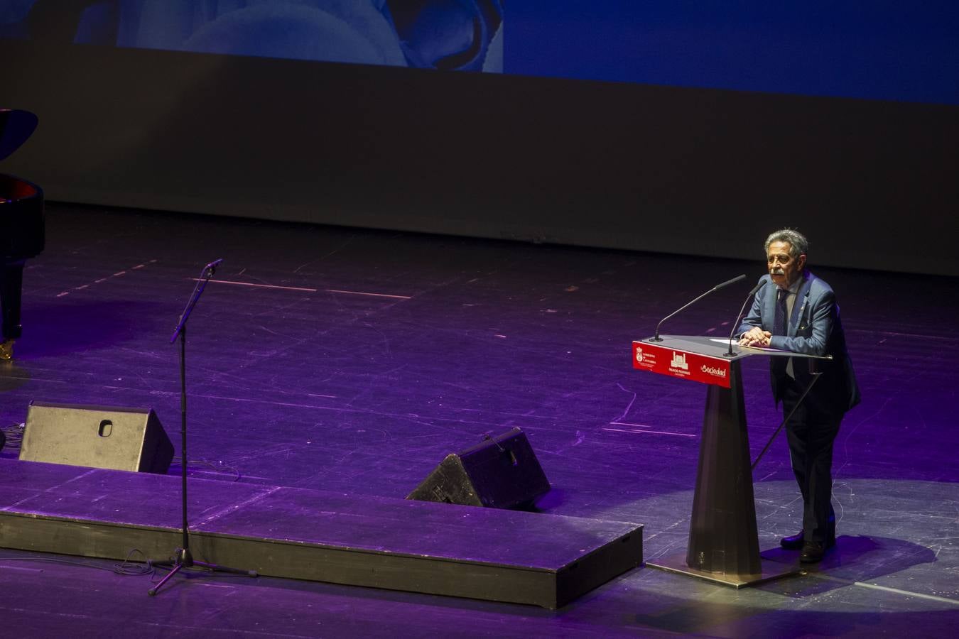 1.600 personas asisten al acto organizado por el Gobierno regional