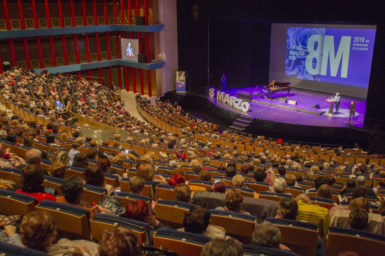 1.600 personas asisten al acto organizado por el Gobierno regional