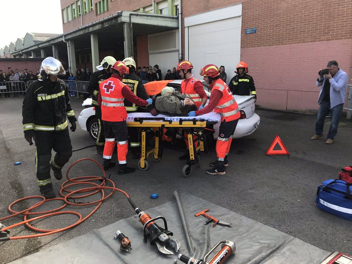 Fotos: Simulacro de accidente de tráfico en el instituto Augusto González de Linares