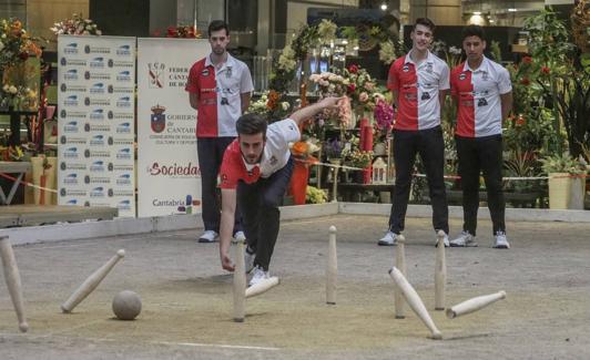 El partido entre Orejo y San Cipriano se resolvió ayer con un contundente 4-0. 