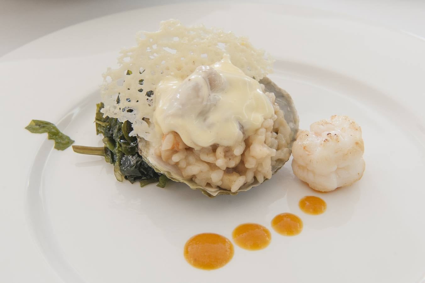 Lucía Fernández (IESPeñacastillo) elaboró un risotto con ostra glaseada y cigala. 