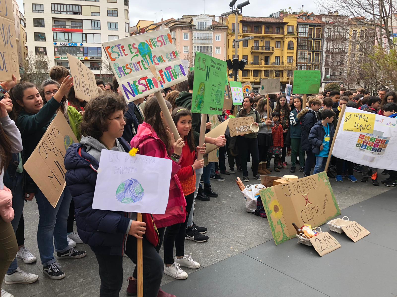 Fotos: Manifestación de los jóvenes para luchar contra el cambio climático