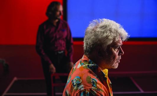 Pedro Almodóvar y Asier Etxeandia en el set de 'Dolor y gloria'.