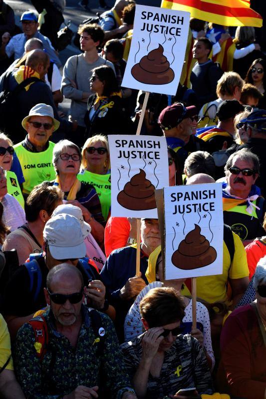 Colectivos independentistas catalanes se han concentrado este sábdo en Madrid para 