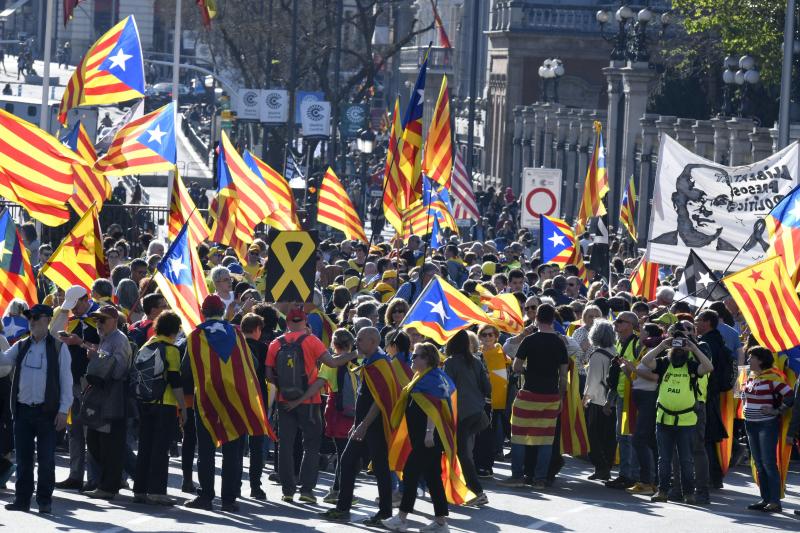 Colectivos independentistas catalanes se han concentrado este sábdo en Madrid para 