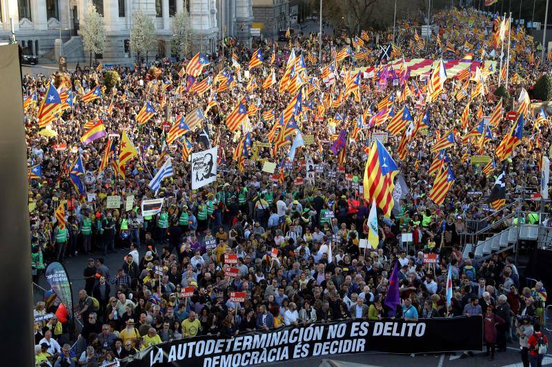 Colectivos independentistas catalanes se han concentrado este sábdo en Madrid para 