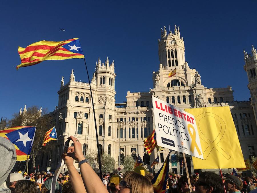 Colectivos independentistas catalanes se han concentrado este sábdo en Madrid para 