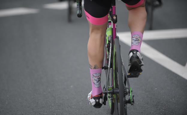 Los cicloturistas prestan mucha atención a los calcetines.