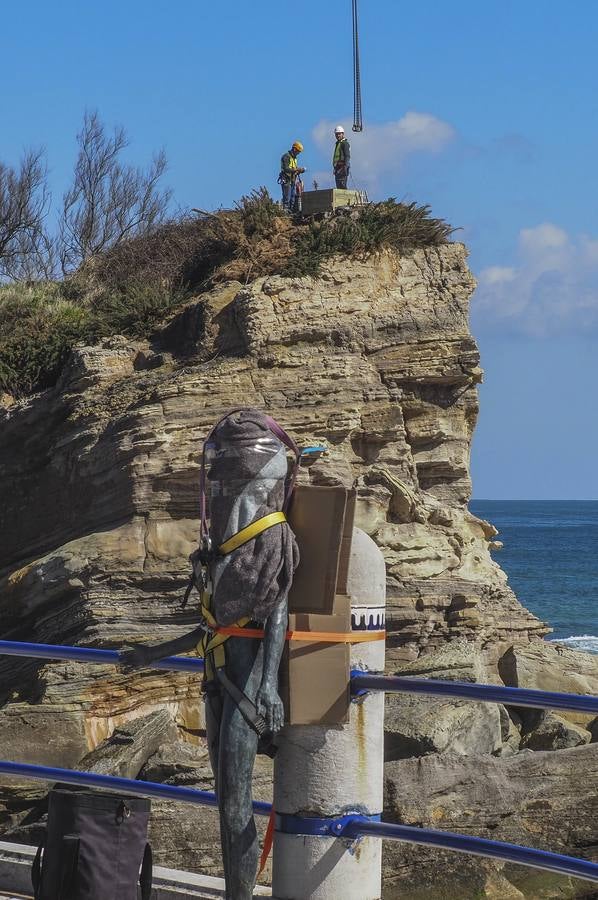 Fotos: El Niño Neptuno rena ya en la playa del Camello