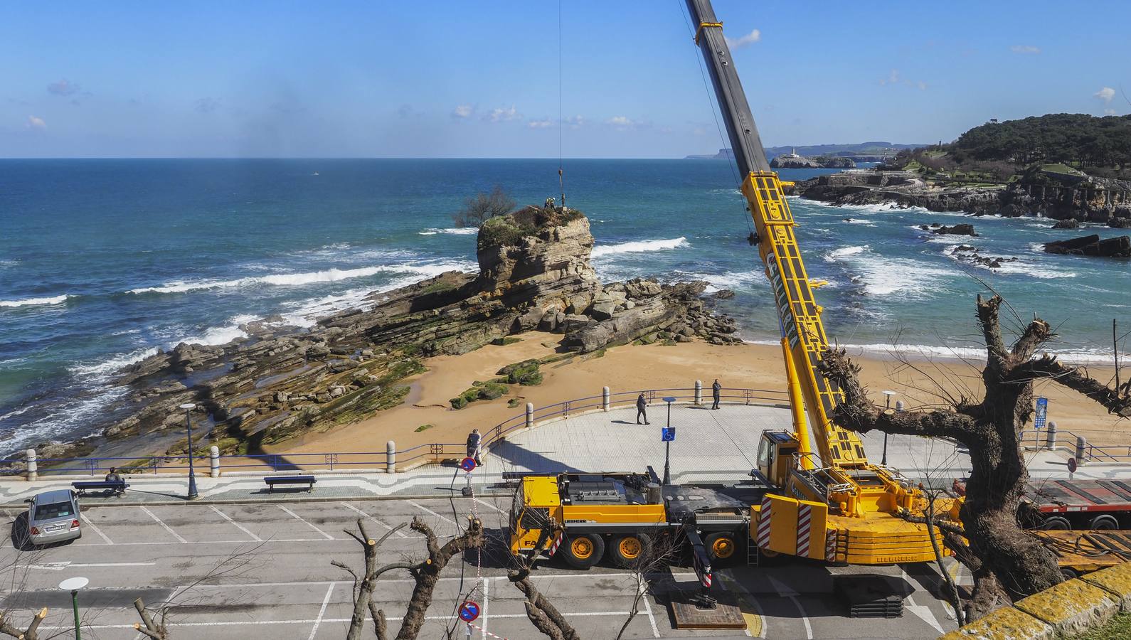 Fotos: El Niño Neptuno rena ya en la playa del Camello