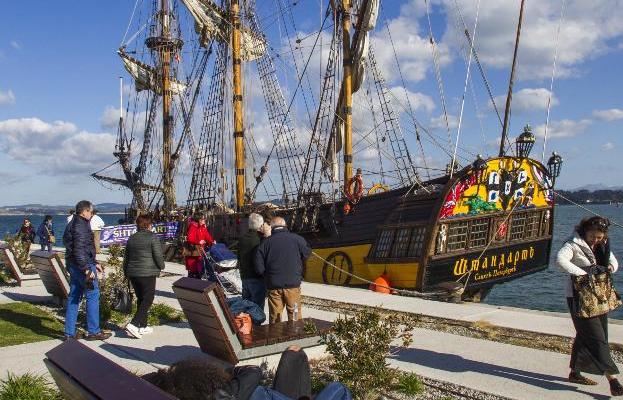 La fragata 'Shtandart', atracada en el muelle de Gamazo.