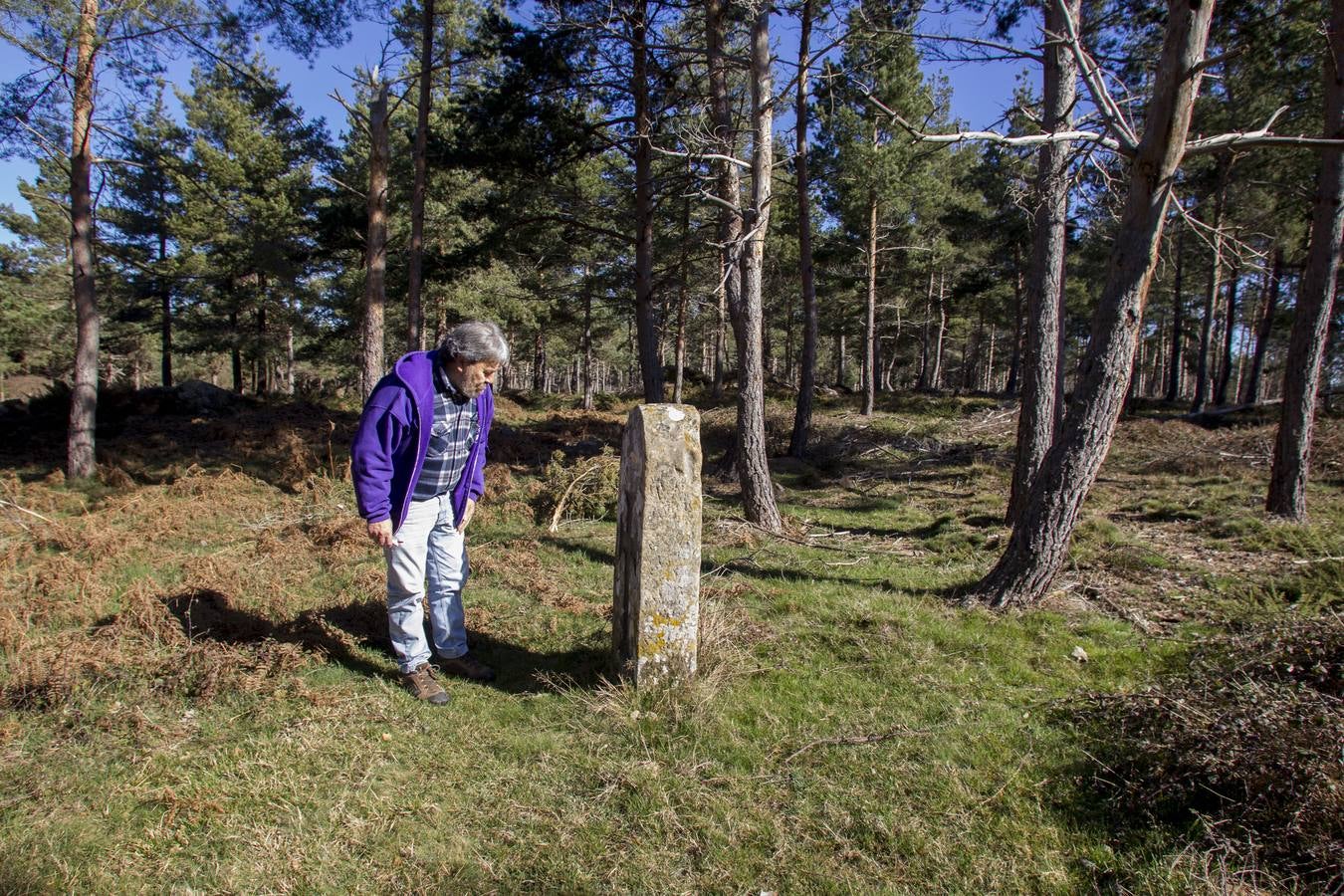 Fotos: Lápidas levantadas en el monte de Santa Juliana en recuerdo de Dominga y Mari Nieves Fernández