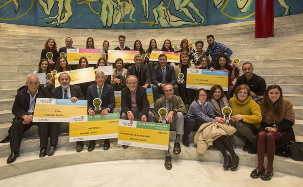 Imagen de los premiados en la pasada edición de STARTinnova, durante la gala en el Palacio de Festivales de Cantabria en Santander.: