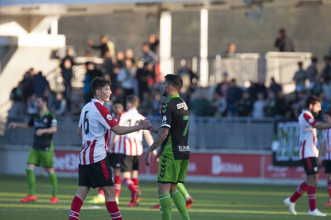 Fotos: Imágenes del choque entre el Athletic B y el Racing en Lezama