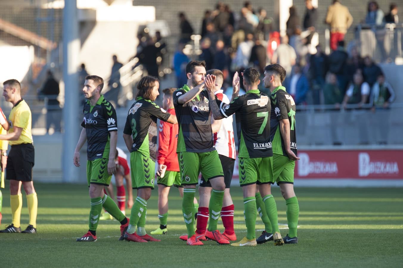 Fotos: Imágenes del choque entre el Athletic B y el Racing en Lezama