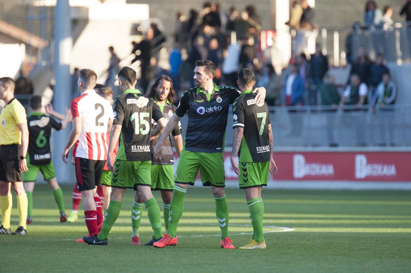 Fotos: Imágenes del choque entre el Athletic B y el Racing en Lezama