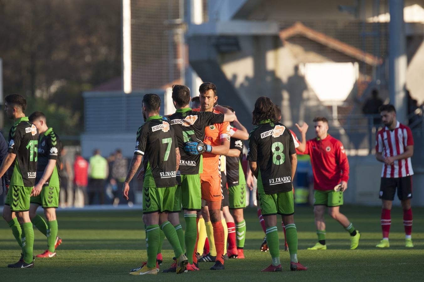 Fotos: Imágenes del choque entre el Athletic B y el Racing en Lezama