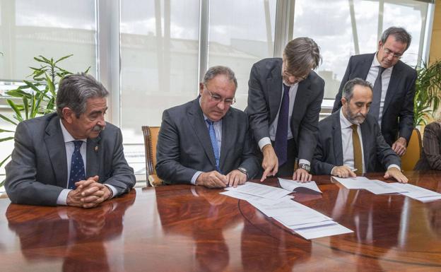 Firma del acuerdo de entrada de Sodercán en el capital social de Sidenor Forgings & Castings en noviembre de 2017. 