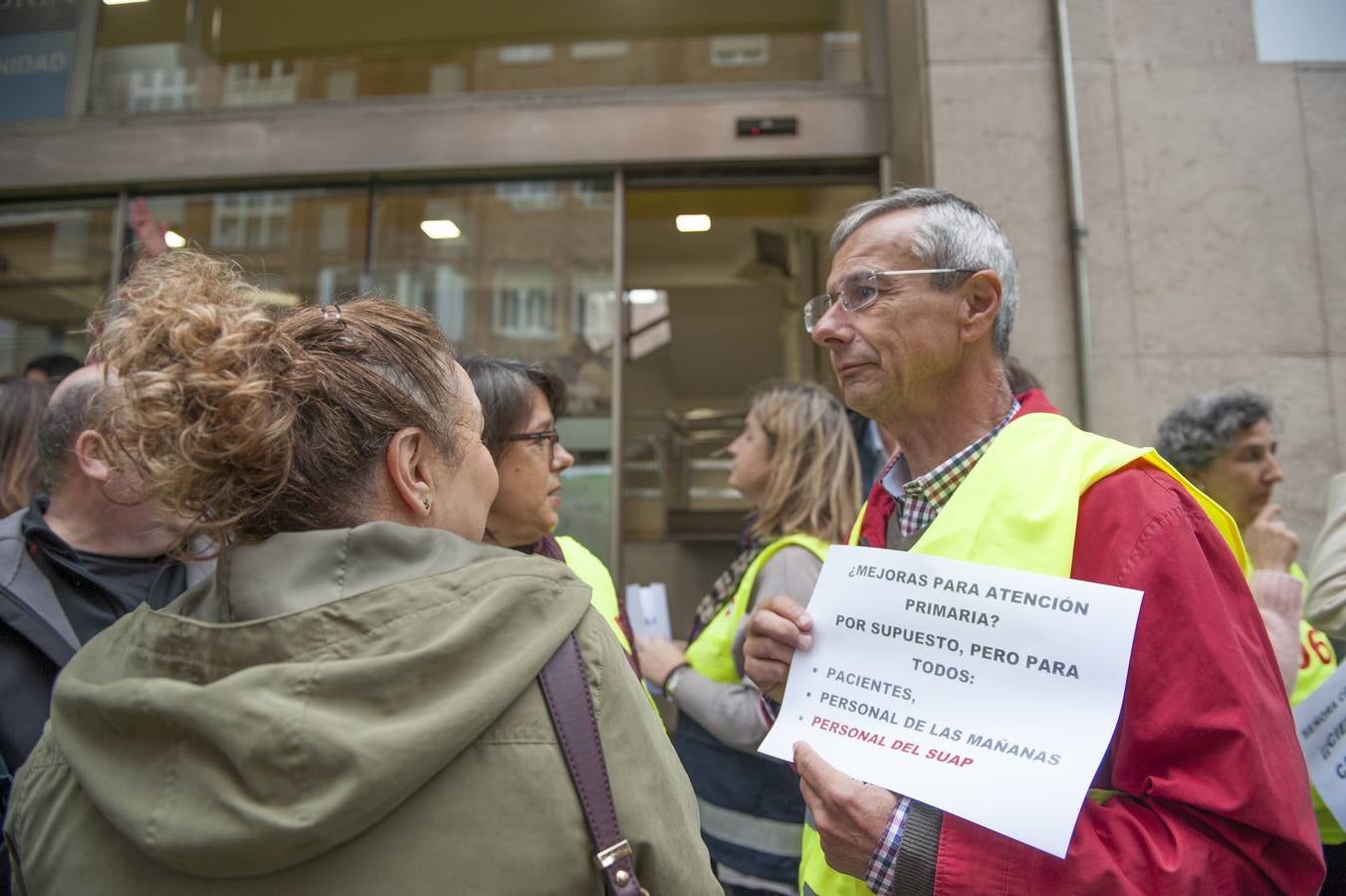 Fotos: Los trabajadores del SUAP se cioncentran ante Sanidad