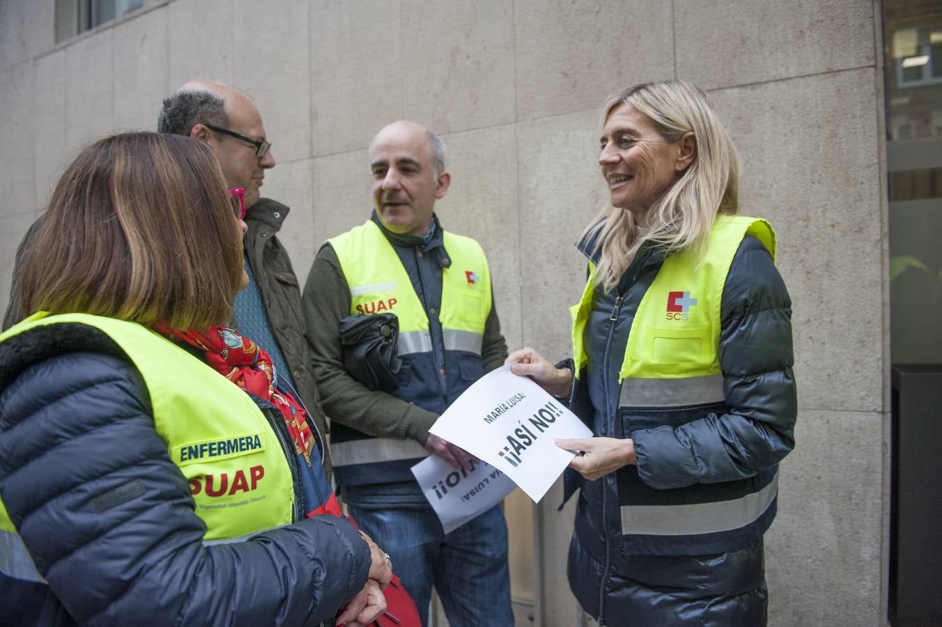 Fotos: Los trabajadores del SUAP se cioncentran ante Sanidad