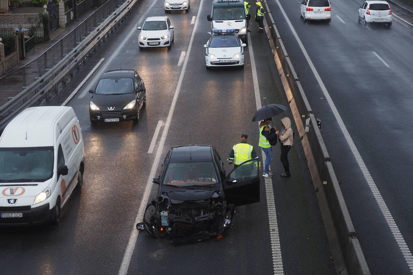 Uno de los coches siniestrados en el choque múltiple.