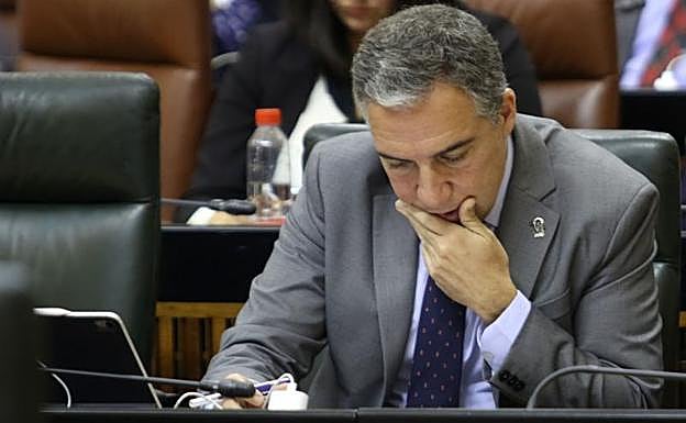 El consejero de la Presidencia, Administración Pública e Interior, Elías Bendodo.