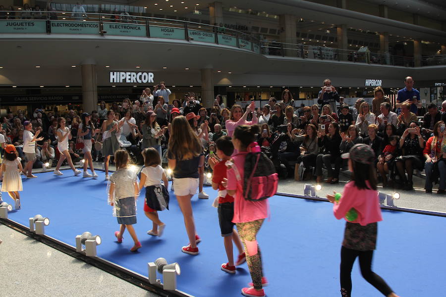 Pequeños de toda la región protagonizaron el desfile primavera-verano de El Corte Inglés